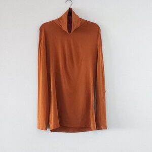 SIMONS Le 31 rust brown turtleneck
